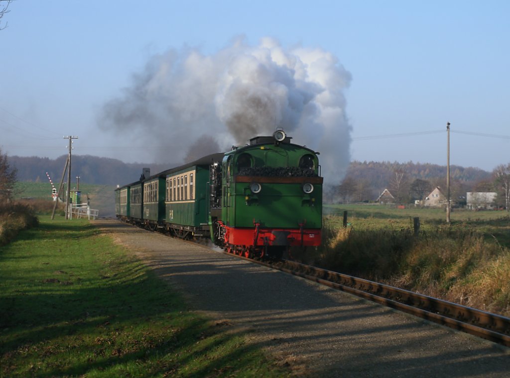 Mh53 durchfuhr,am 12.November 2011,den Haltepunkt Serams ohne Halt.