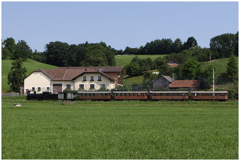 Mh6 mit R 19259 kurz nach Hofstetten/Gr�nau.(04.07.2010)