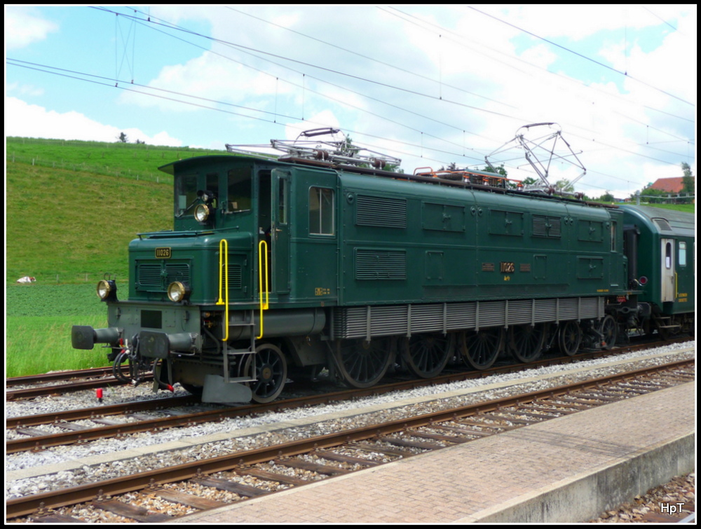 MIKADO / SBB - Extrazug aus Schaffhausen mit der Ae 4/7 11026 im Bahnhof Sumiswald-Grnen am 09.06.2012