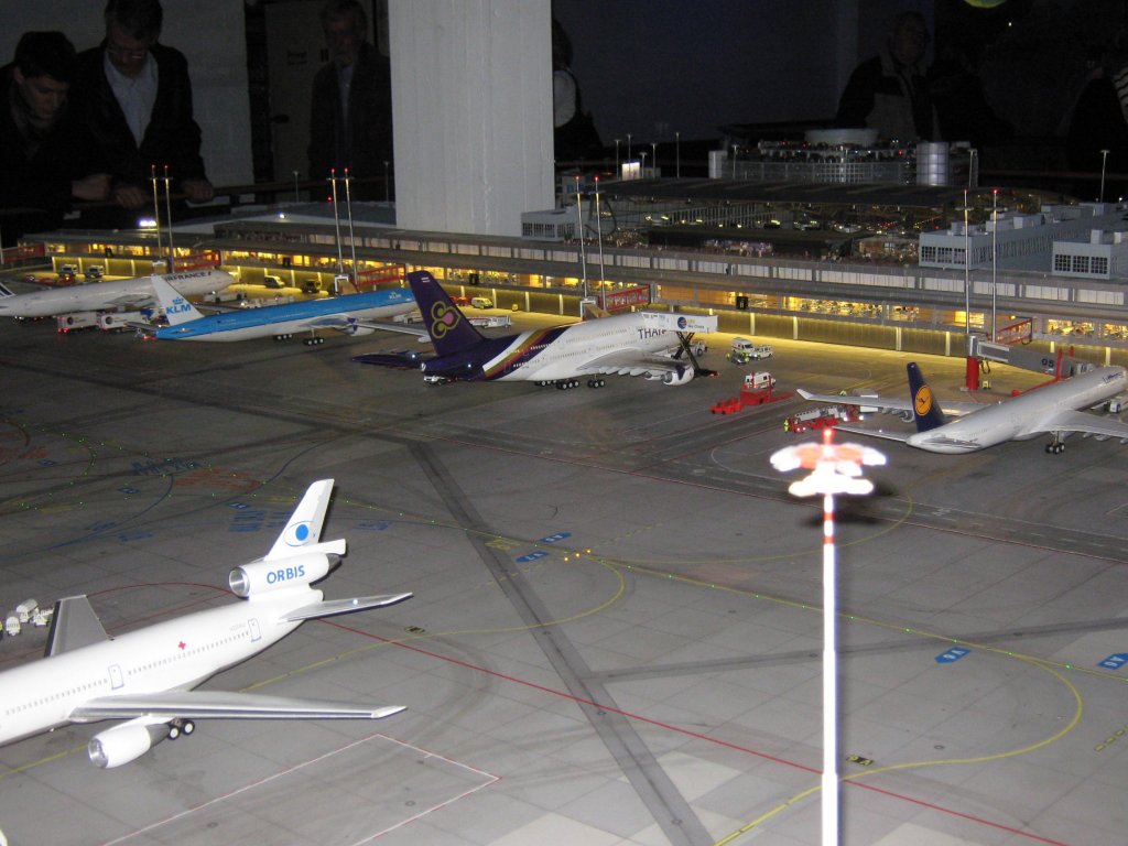 Miniatur Wunderland in Hamburg  Abschnitt Flughafen Knuffingen Airport  am 23.11.2011