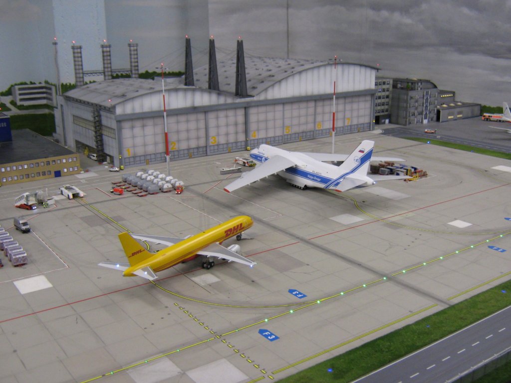 Miniatur Wunderland in Hamburg  Abschnitt Flughafen Knuffingen Airport  am 23.11.2011