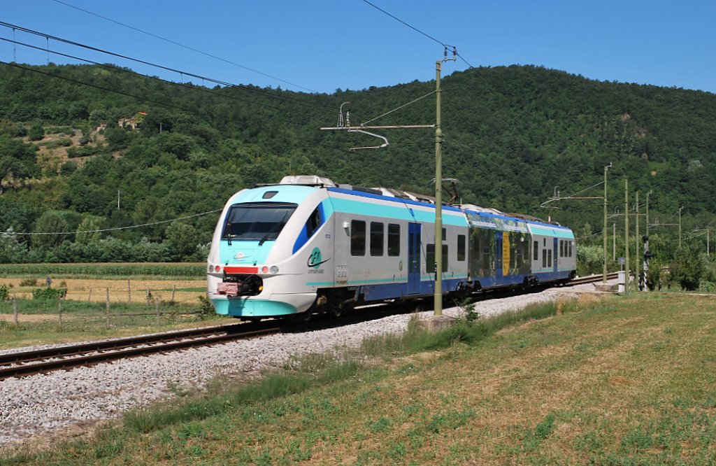 Minuetto-Triebwagen bei Calbenzano auf der Strecke Arezzo-Stia (Linie der LFI) im Juli 2009.