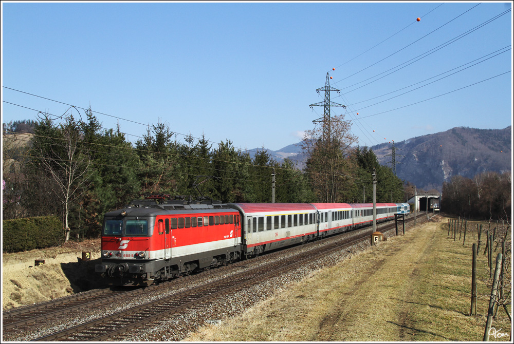 Mit der 1142 685, war am 6.3.2012 der EC 151  Emona  von Wien Meidling nach Spielfeld bespannt.
Stbing 6.3.2012