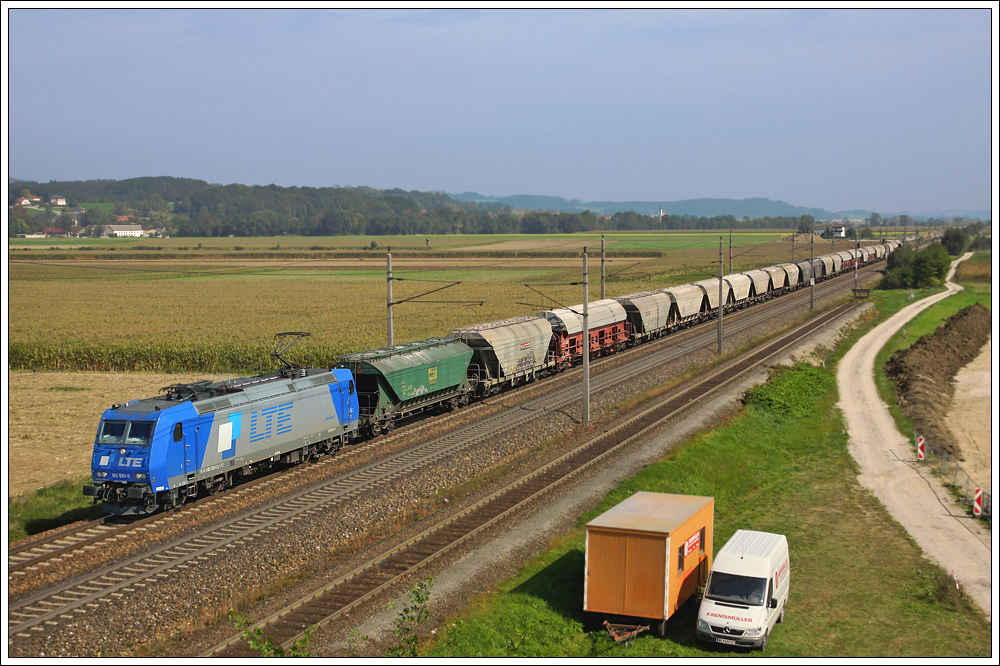 Mit 3 Stunden Versptung ist die 185.529 am 24. September 2010 vor dem GAG 47192 zum Zugendbahnhof Rotterdam unterwegs und konnte stlich von Amstetten abgelichtet werden.
