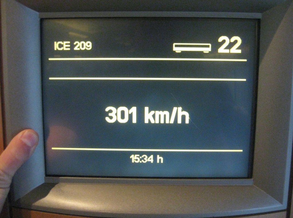 Mit 301 km/h auf der SFS Kln - Rhein / Main. Yeah! Die Aufnahme entstand am 04.11.2011 im ICE 209 Dortmund Hbf - Basel SBB ziwschen den Stops Siegburg / Bonn und Frankfurt (Main) Flughafen-Fernbf. Sorry fr das etwas verdrehte und zugegebenermaen nicht so 100% scharfe Bild. Bei der Geschwindigkeit ist es relativ schwierig die Kamera ruhig zu halten und dann wenn man ohne Biltz fotografieren will. Deswegen auch links meine rechte Hand um mich festzuhalten. Meine Fahrt ging von Kln Hbf nach Karlsruhe Hbf.