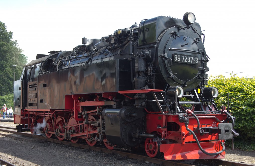 Mit 515 kW (700 PS) eine der leistungsfhigsten Schmalspurdampflokomotiven, die bisher auf deutschen Strecken eingesetzt wurden: 99 7237 am 09.06.2012 beim Bahnhofsfest in Wernigerode.