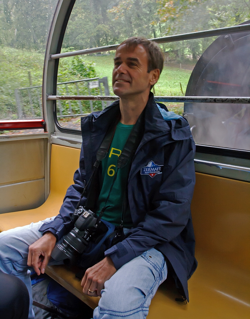 Mit der BRB geht es am 29.09.2012 zum Brienzer Rothorn hinauf. Heinz ist ganz relaxst und geniet die Fahrt......