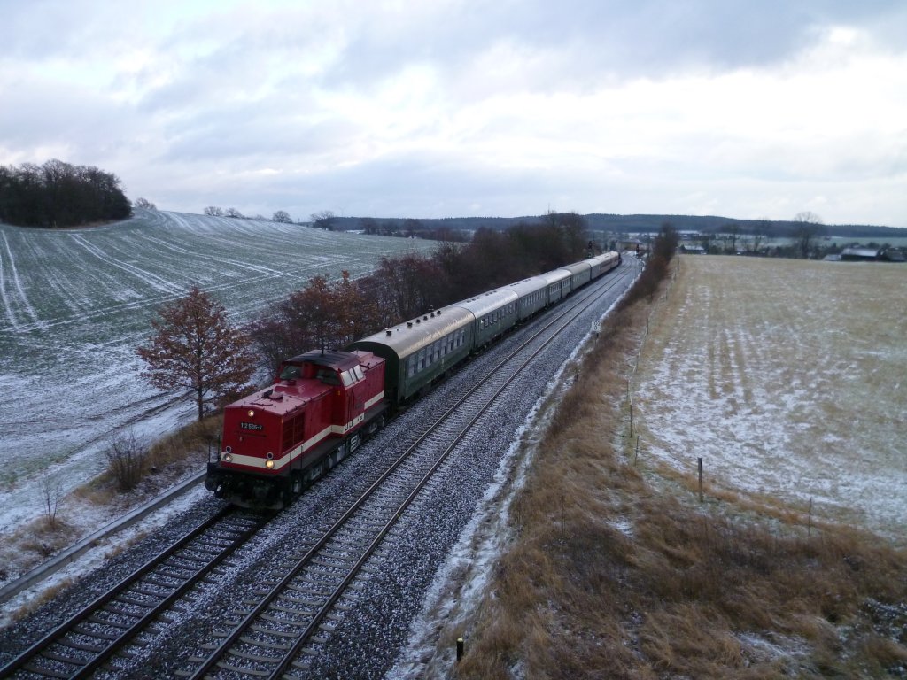 Mit ca 40min versptung kam am 17.12.11 die Sonderfahrt der PRESS durch Frohsinn. Vorn die 112 565 und als Scublok war 112 331 im Einsatz.