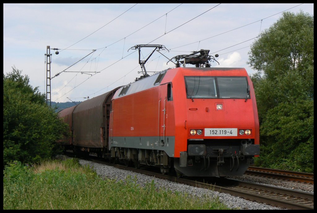 Mit CS 60433 nach Karlsruhe Hafen ist die 152 119 am 11.06.2007 bei Ltzelsachsen unterwegs.
