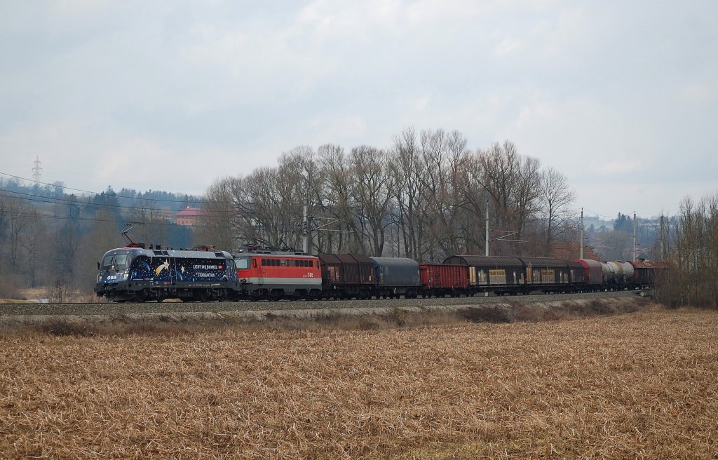 Mit dem 54785 ist am 25.02.2012 die
1116 126 gemeinsam mit der 1142 653 kurz
vor Wartberg an der Krems vorgefahren.