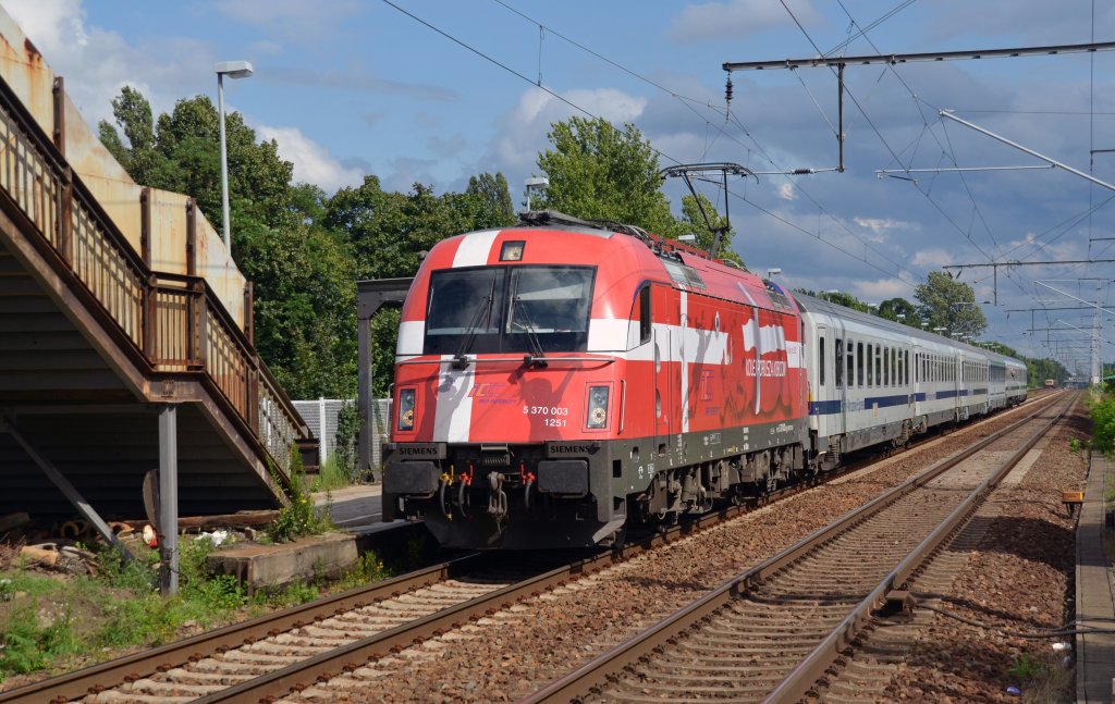 Mit dem EC 44 durchfuhr 370 003 am 14.07.12 Berlin-Karlshorst Richtung Ostbahnhof.