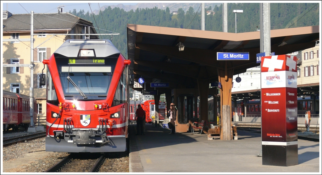 Mit dem GmP M4109 Chur ab 04.58Uhr erreicht man wenigstens den zweiten Zug ber die Bernina. R1613 mit ABe 8/12 3505  Giovanni Segantini  fhrt um 07.45Uhr ab St.Moritz. (14.07.2010)