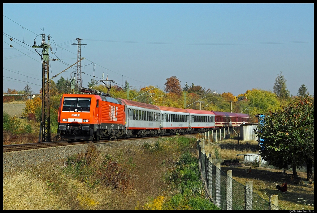 Mit dem Partyzug fr Mller-Reisen rollt 189 801-4 der WLE aus der Abstellung in Nietleben Richtung Halle. (bei Angersdorf, 21.10.2012)
