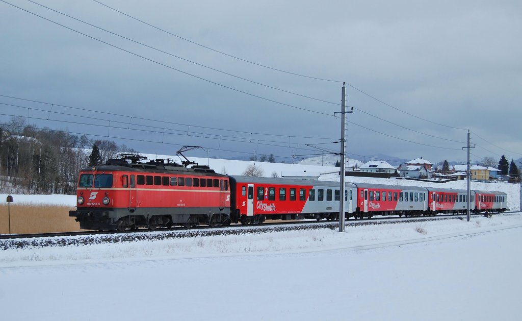 Mit dem R3964 hat am 15.02.2012 die 1142 567
den Bahnhof Wartberg an der Krems verlassen.