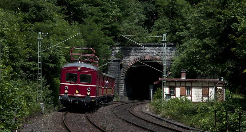 Mit dem  Roten Heuler  im Schwarzwald unterwegs - 465 005 der SVG am 1. August 2010 am 4. Bauer.