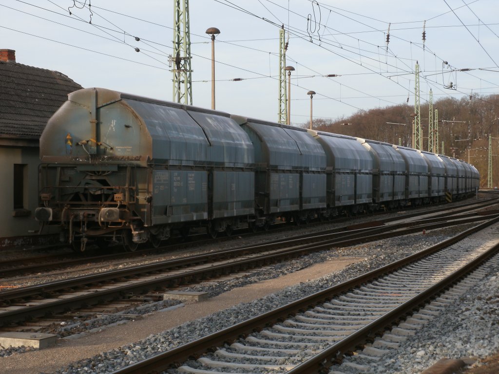 Mit diesen Talns-Wagen wird Kreide von Klementelvitz nach Peitz Ost transportiert.Am 23.M�rz 2011 standen mehre  Talns-Wagen bis zum Abend in Bergen/R�gen.