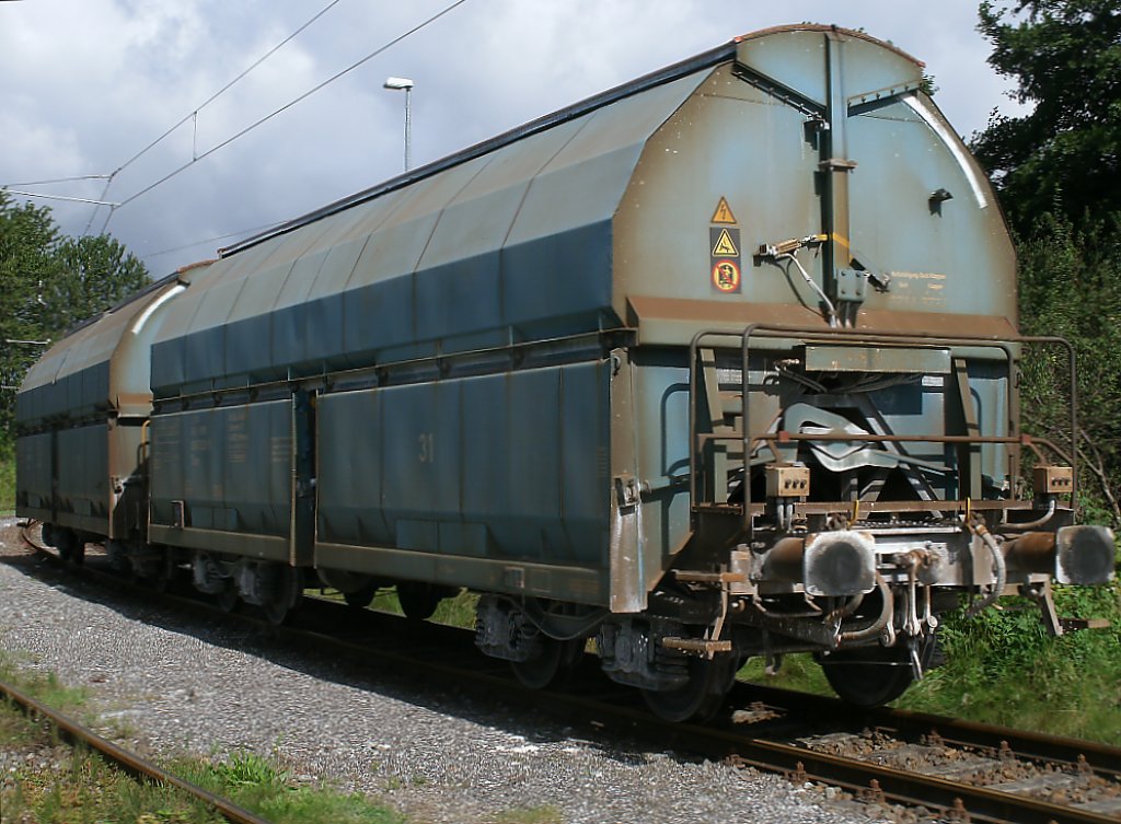 Mit diesen Talns-Wagen wird Montag`s,Mittwoch`s und Freitag`s Kreide von Klementelvitz nach Peitz Ost transportiert.Am 20.August 2011 standen zwei Talns-Wagen im bergabebahnhof Klementelvitz.