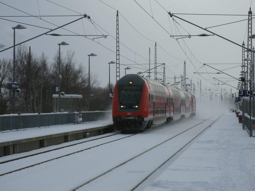 Mit Dostos aus Brandenburg erreichte RE 13011 Rostock-Sassnitz,am 02.Februar 2012,Bergen/Rgen.