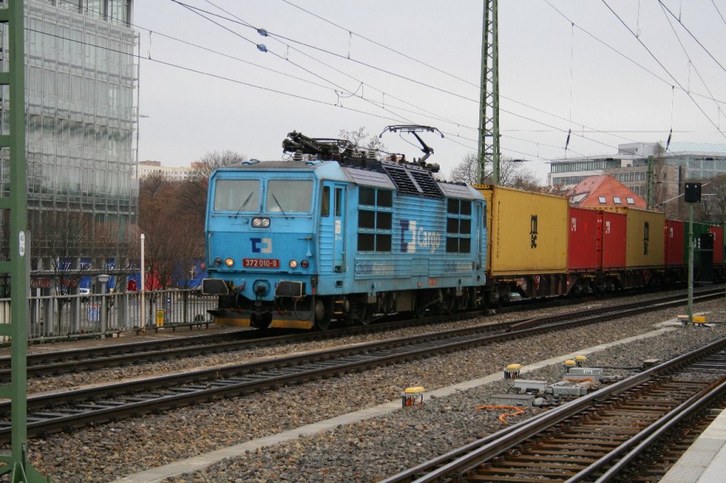 Mit eim GZ verlsst 372 010 Dresden in richtung Heidenau. 28.02.2010