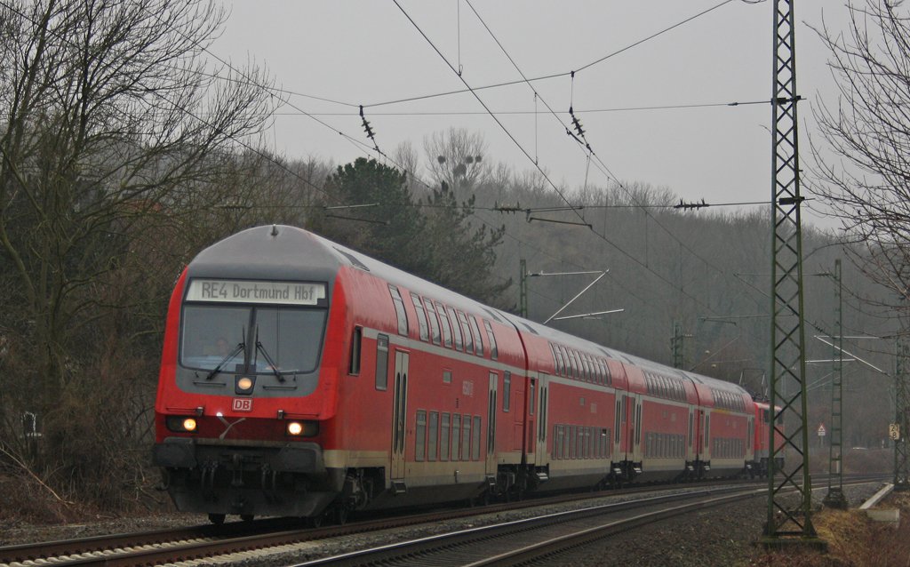 Mit einem 761.2 Stw legt sich der RE10425 am Km 22.0 kurz vor dem Bahnhof bach-Palenberg in die Kurve, viele Gre an den Tf 7.2.10
