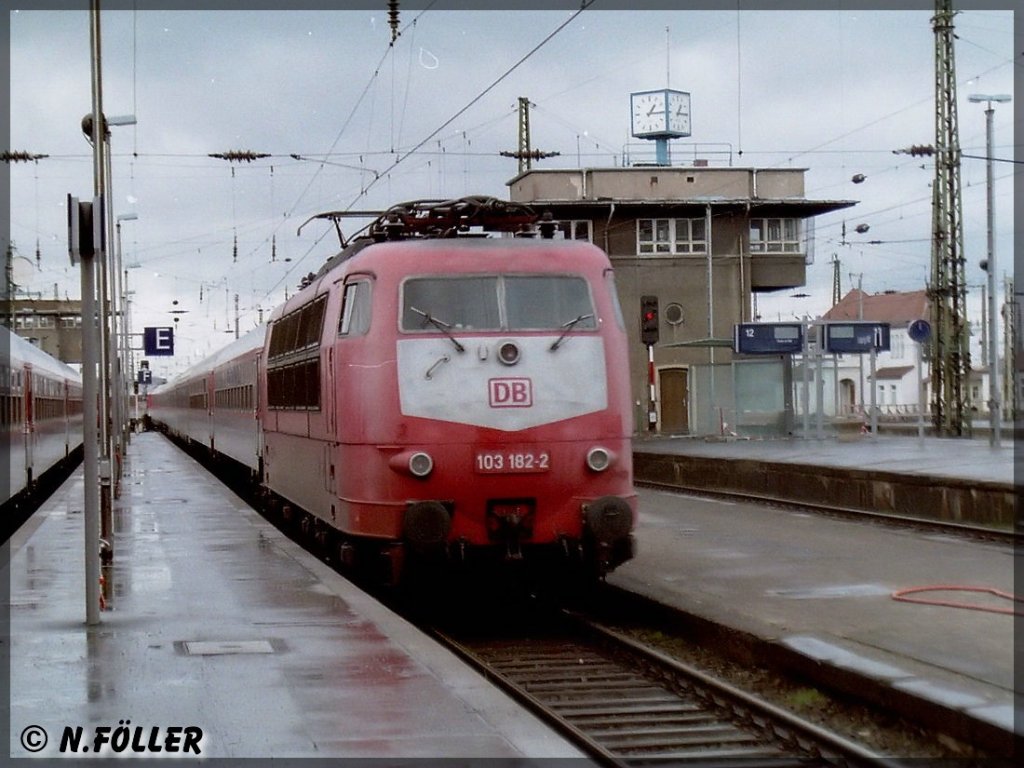 Mit einem IC erreicht 103 182 im Oktober 1999 den Leipziger Hauptbahnhof