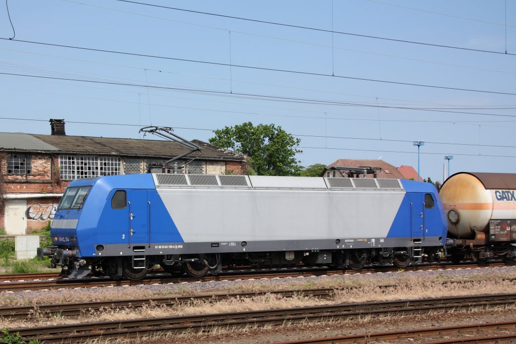 Mit einem Kesselwagenzug fuhr 145 100-4 (Alpha Trains, laut railcolor.net an DB Schenker vermietet) durch Magdeburg Hbf. Fotografiert am 15.06.2010. 