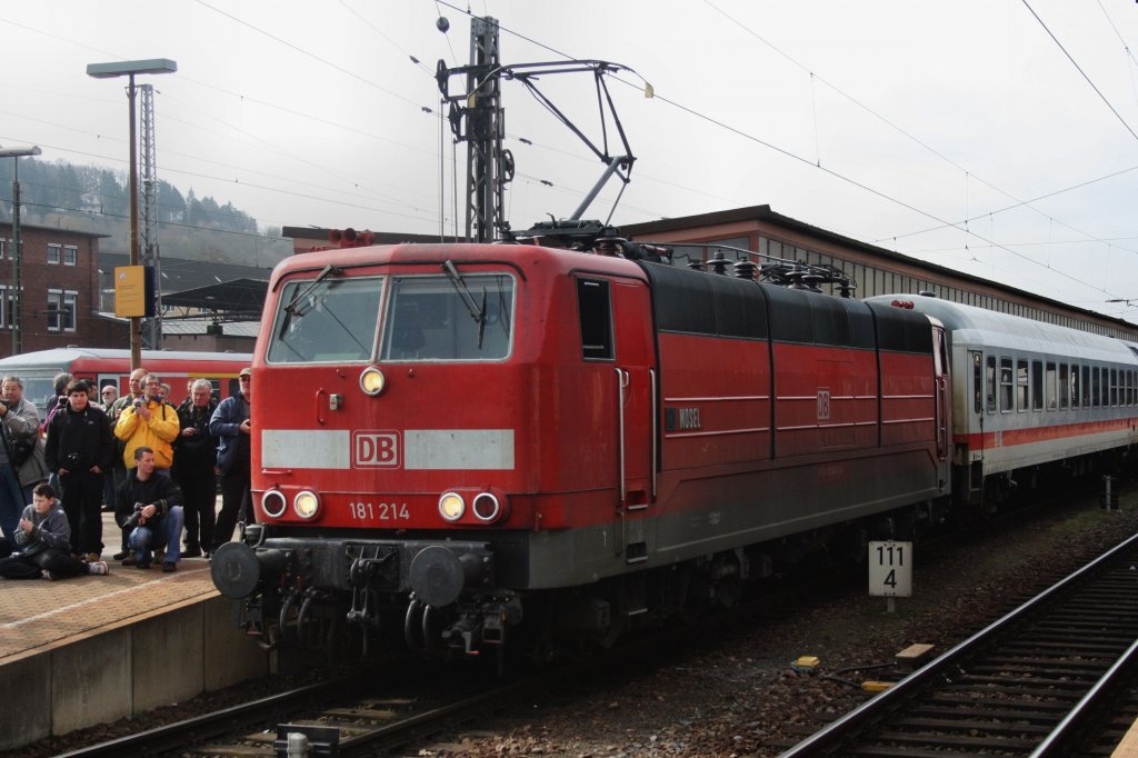 Mit ihrem IC kam am 05.04.10 die 181 214 in Trier Hbf an.