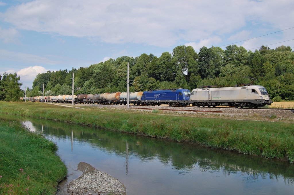 Mit der kalten  183 500 und einigen
Knickkesselwagen im Gepck ist am 13.08.2013 die
ES 64 U2-101 in Wartberg an der Krems durchgefahren.