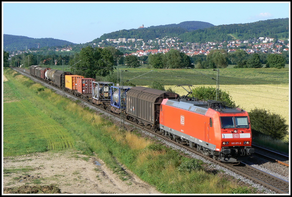 Mit der oftmals modellbahntauglichen bergabe aus Darmstadt-Kranichstein wurde 185 071 am 19.6.2007 bei Grosachsen-Heddesheim erlegt.