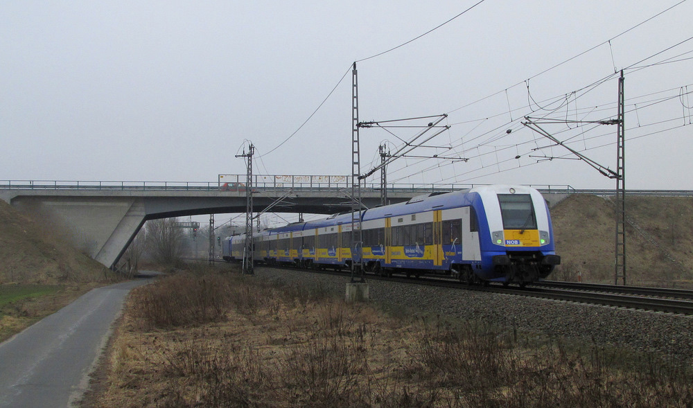 Mit Steuerwagen kommt hier der InterConnex (X 68903) von Leipzig nach Warnemnde durch Trebbin gefahren. 05.03.2011 