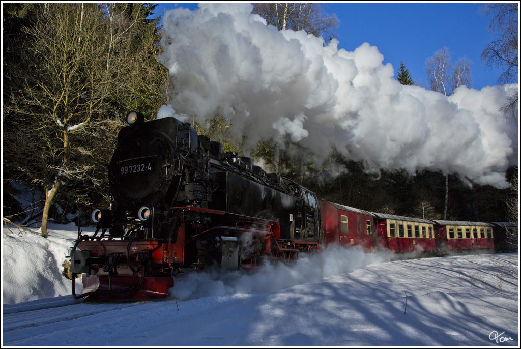 Mit Volldampf bringt 99 7232 den Zug 8961 von Gernrode nach Harzgerode. 
Harzgerode 5.3.2013