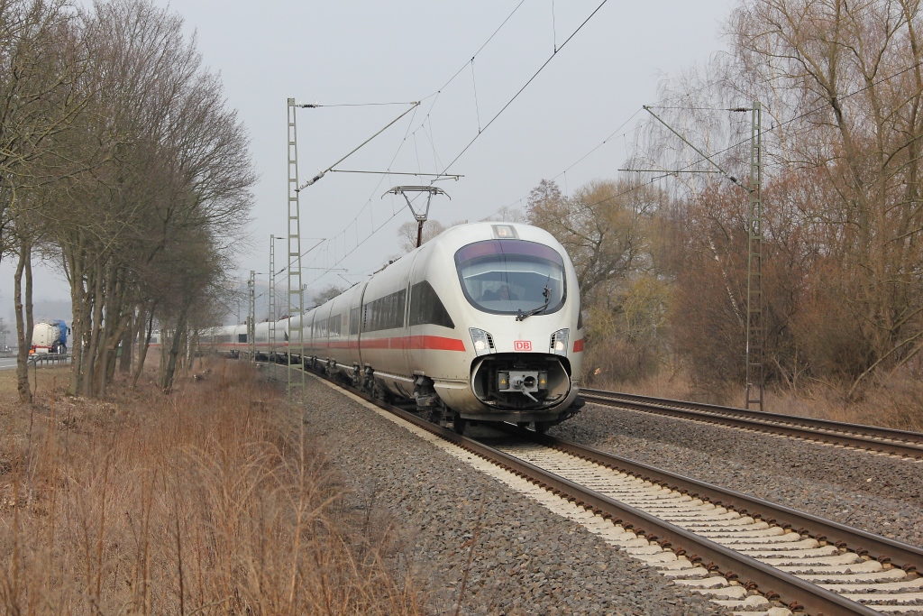 Mit weit aufgerissener Bugklappe wurde auch ein ICE-T ber die NSS in Richtung Sden umgeleitet. Aufgenommen am 29.03.2013 in Wehretal-Reichensachsen.