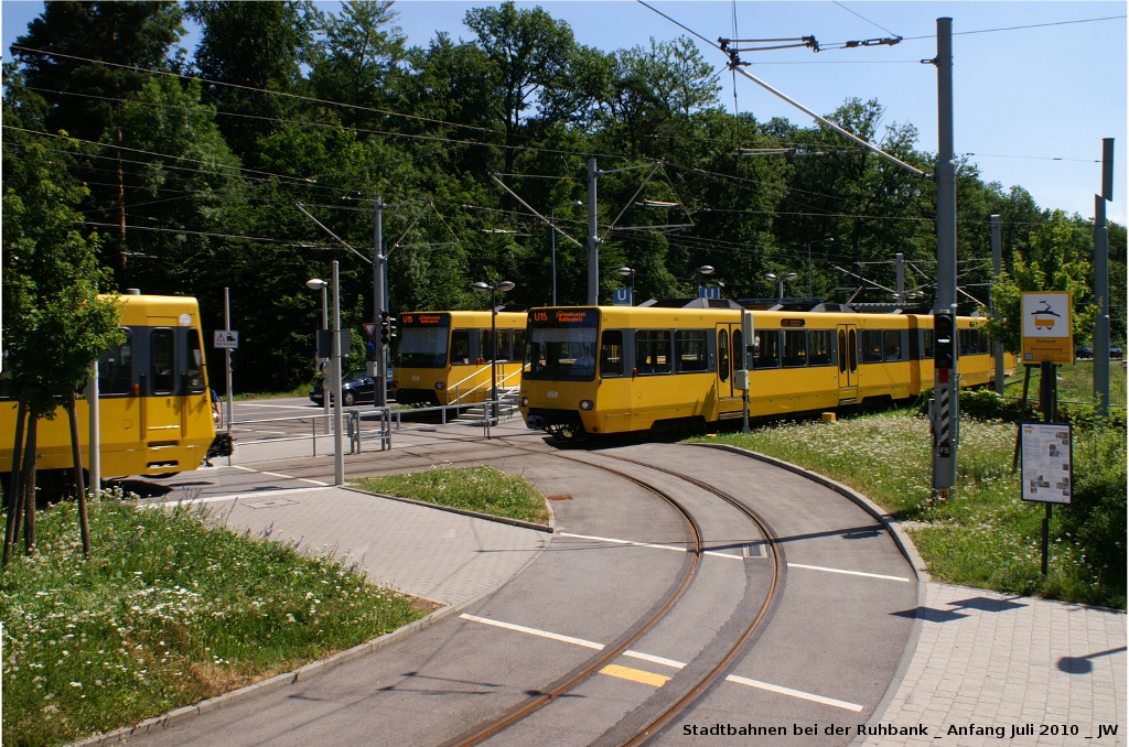 Mittgliche Stadtbahnszenerie bei der Ruhbank - mit Meterspur-Schleife als Star in der Bildmitte. Anfang Juli 2010 kHds