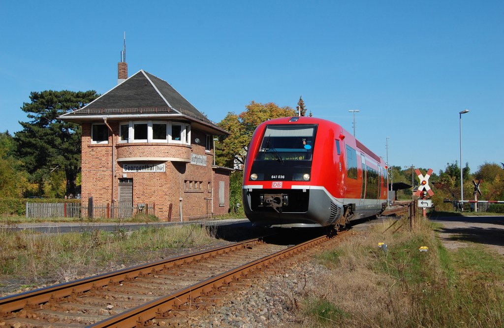 Mittlerweile Geschichte: Am 01.10.2011 fhrt 641 038 als RB 16765 Gotha - Crawinkel aus dem Bahnhof Georgenthal(Thr) aus.