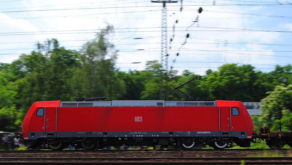 Mitzieher der 185 357-1 beim durchfahren des Koblenzer Museumsgelnde Ltzel am 2.6.2012