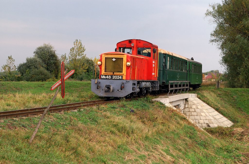 Mk48 2024 mit dem R 31624 bei Kotaj (12.10.2009)