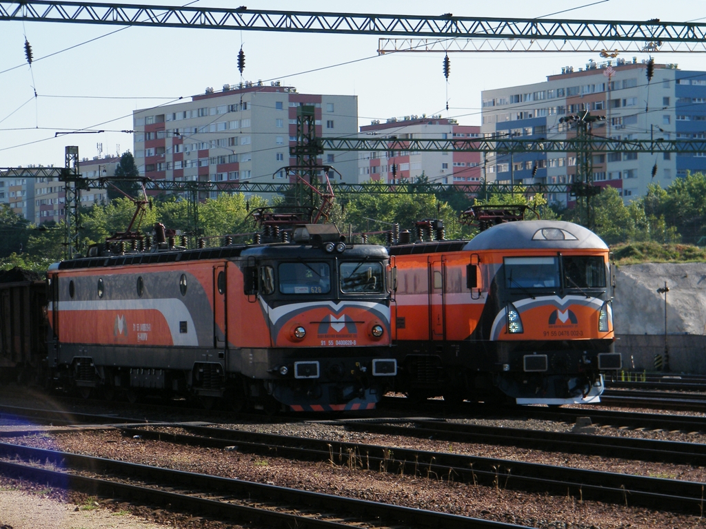 MMV 0400 628-8 und MMV 0478 002-3 warten nebeneinander am Bahnhof Budapest-Kelenfld, am 02. 08. 2010. 