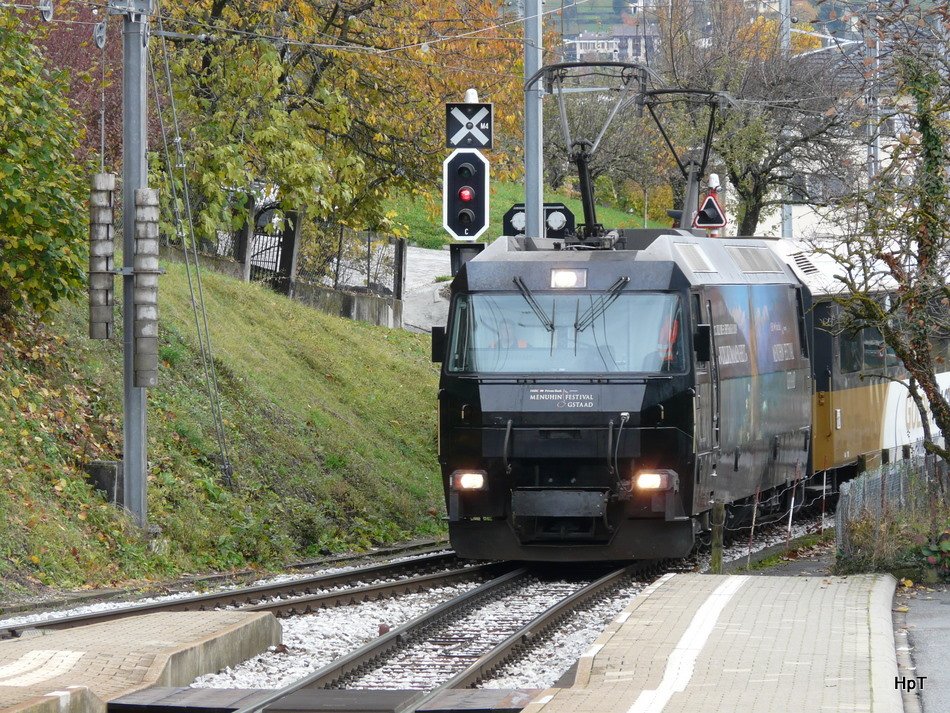 MOB - Ge 4/4  8003 bei der einfahrt in Chernex am 08.11.2009