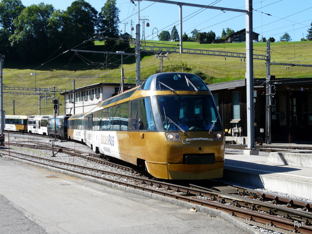 MOB - Golden Pass bei der einfahrt in den Bahnhof Zweisimmen am 05.09.2010