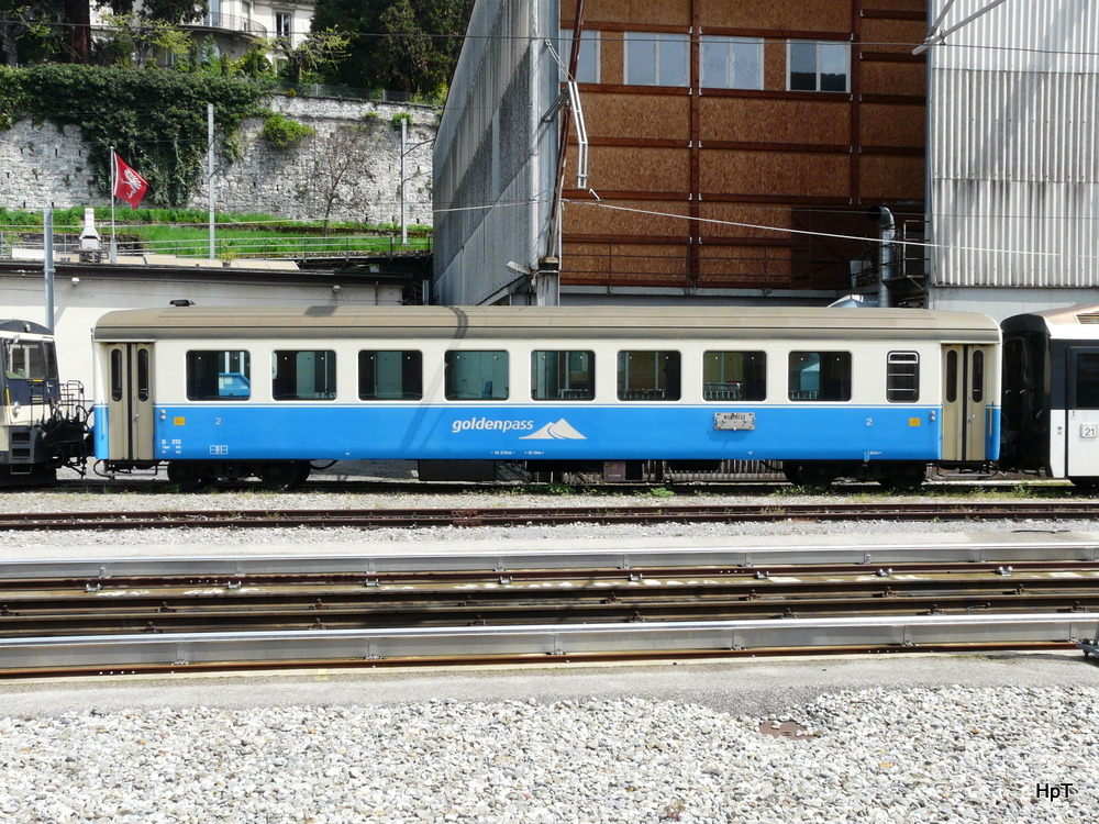 MOB Goldenpass - Personenwagen 2 Kl. B 213 im Bahnhof Montreux am 01.05.2013