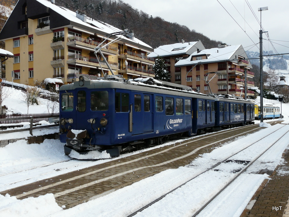 MOB - Triebwagentreff BDe 4/4 3005 zusammen mit dem BDe 4/4 3006 sowie der abgestellte BDe 4/4 3002 im Bahnhof Chernex am 03.12.2010