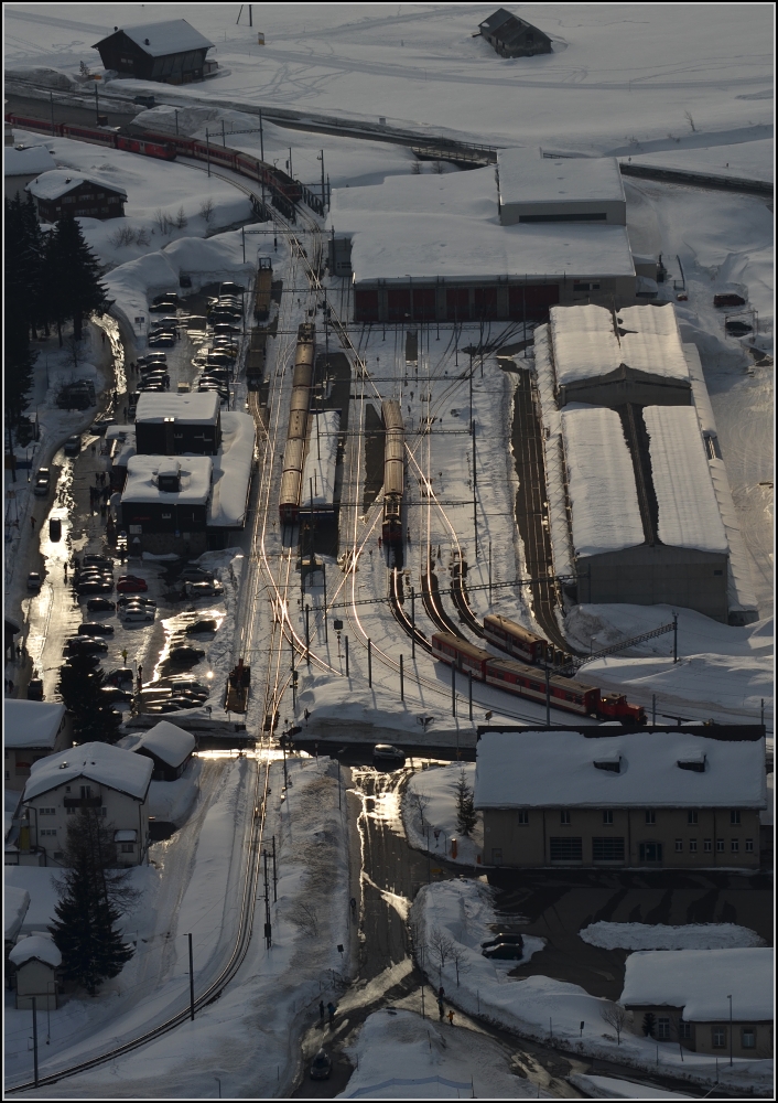 Modellbahn-Bahnhof... Andermatt von oben. Mrz 2012.