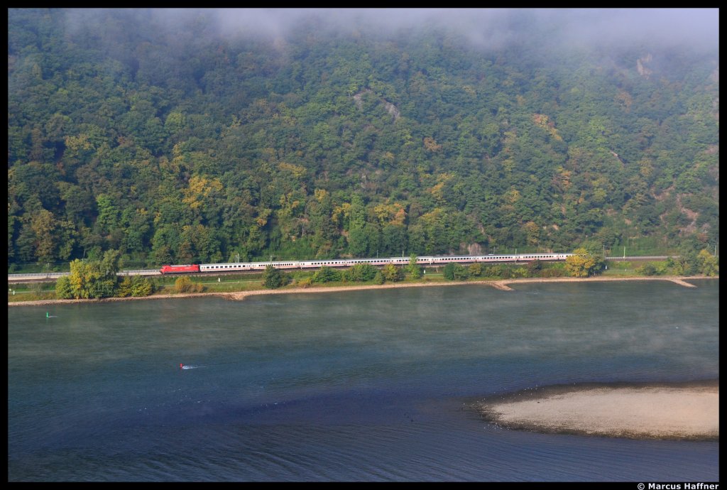 Modellbahn-Feeling im Rheintal: 101 059-4 mit ihrem IC auf der linken Rheinstrecke unterwegs am 24. September 2011.