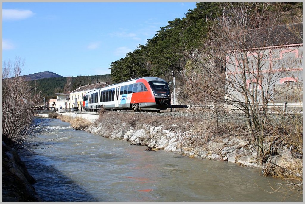 Moderne Nebenbahnromantik Gutensteiner Bahn: 5022 047 auf der Fahrt nach Wiener Neustadt Hbf kurz nach der Hst. Dreistetten. 2.3.12