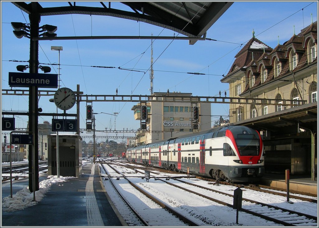 Moderne Zge im alten, (aber wunderschnen) Bahnhof von Lausanne.
SBB RABe 511 105 erreicht als RE nach Romont Lausanne. 
17.01.2013