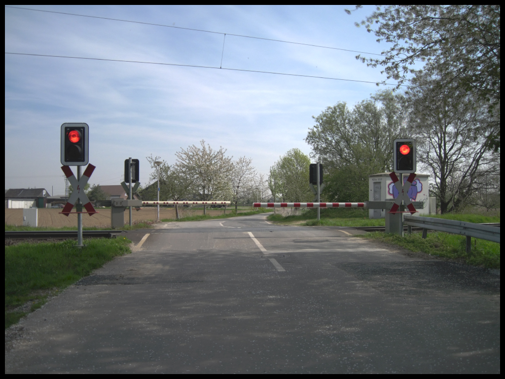 modernisierter Bahn�bergang bei den Sch�ndelenh�fen zwischen Boisheim und D�lken.