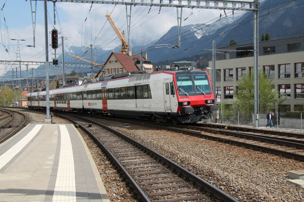Modernisierter Regio RBDe 560DO(Domino)von Ziegelbrcke bei der Einfahrt in Chur.17.04.12