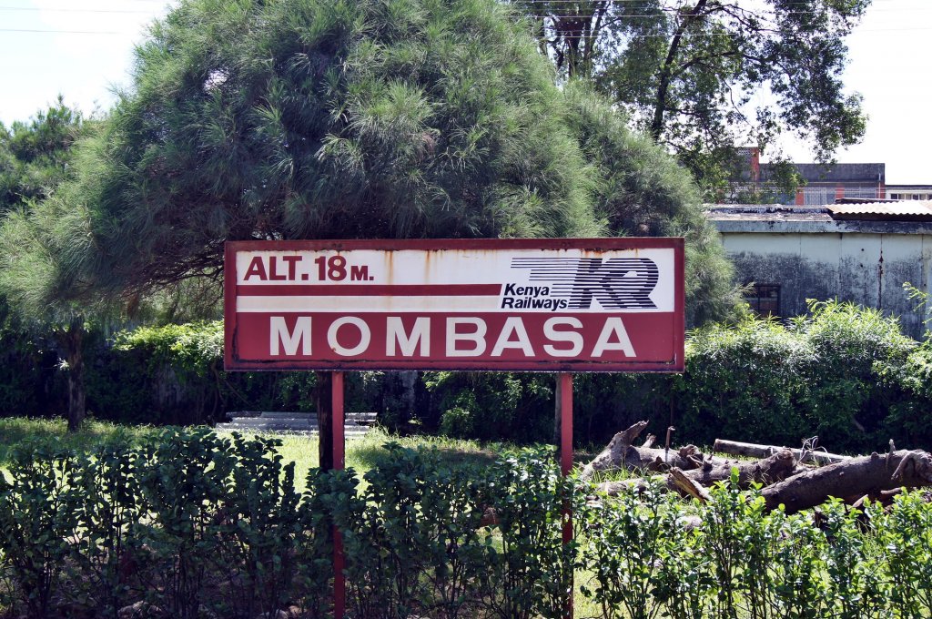 Mombasa am 31.5.2012. Die Stadt liegt auf einer Insel und ist durch einen Damm mit dem Festland verbunden.
