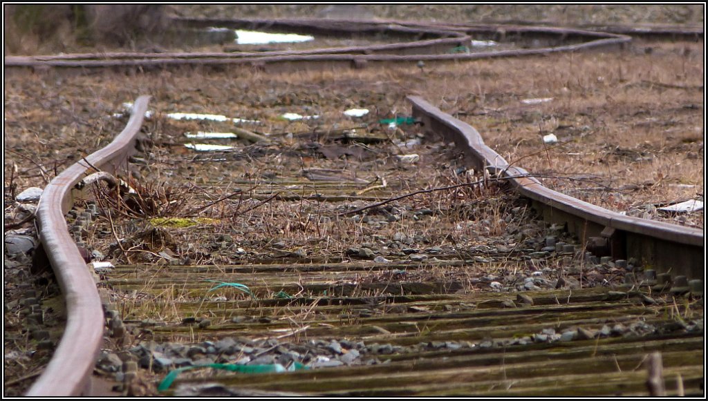 Motive der Gegenwart findet man am alten Gterbahnhof in Montzen (B).
Dieses alte Gleis erzhlt so manche Geschichte aus der Vergangenheit.
Als Wochenendausklang eine willkommene Abwechslung. (Gelnde frei zugnglich.)
Bildlich festgehalten am 17.Mrz 2013.