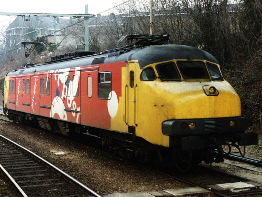 Motorpost 3011 auf Bahnhof Arnhem am 15-3-1996. Bild und scan: Date Jan de Vries.